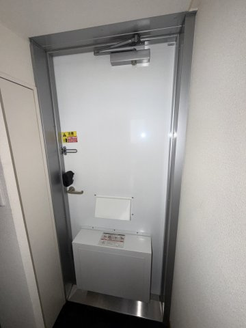 レオパレス大谷の玄関