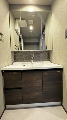 MODERN ASPIRATION 箱崎AXIA の独立洗面台