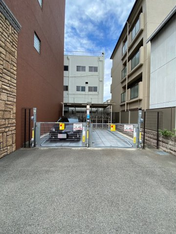 プレジオ神戸WESTの駐車場
