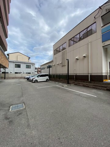 プレジオ神戸WESTの駐車場
