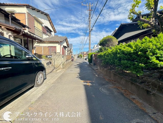 【前面道路含む現地写真】 | 柏市宿連寺3期 | お気に入りのハウスメーカーや工務店で建築可能。デザインも間取も自由に決められるので、「自分たちらしい暮らし」を実現できます。日常に便利さと穏やかさを兼ね備えてた、立地はいかがでしょうか。