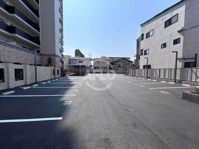 プレジオ帝塚山の駐車場