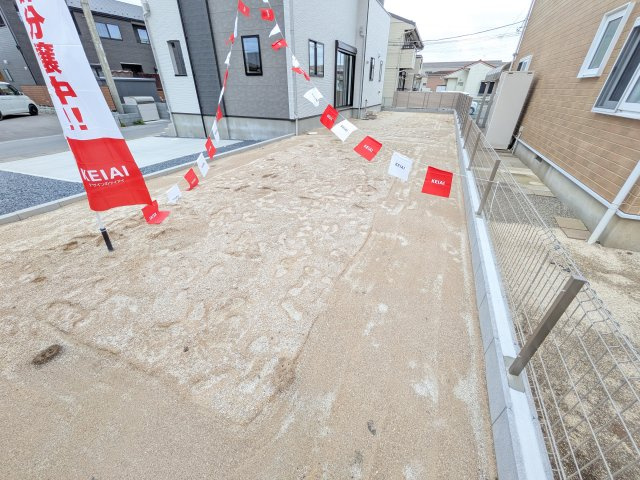 ひたちなか市稲田　5期　新築戸建ての庭|リビングに明るい光を届ける広々とした南庭。
お子様の遊び場やペットのスペースとしても最適です。
室内外で心地よい暮らしが叶います。