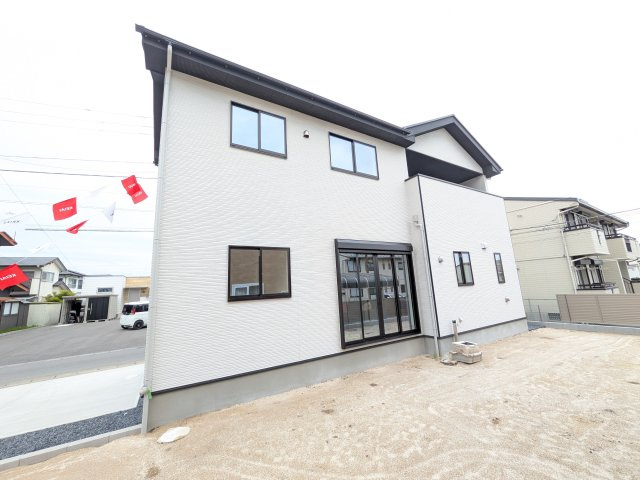 ひたちなか市稲田　5期　新築戸建ての外観|【月々5万円台〜】
写真だけでは伝わらない快適さを、ぜひ現地で体感しませんか？
即日見学可能です！平日のご案内も可能です♪
お気軽にお問合せください！
