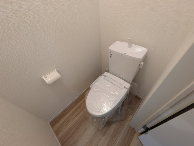 ひたちなか市稲田　5期　新築戸建てのトイレ|高い節水性能で、水道代を大幅にカット。環境とお財布に優しく、家計をしっかりサポートします。
もちろん温水洗浄便座付きです♪