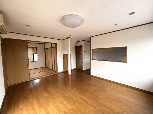 阿見中央住宅の居間・リビング|こちらのリビングで趣味の時間をお楽しみください