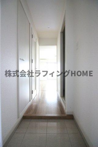 久留米市中央町の賃貸マンションの玄関|内装は落ち着いています