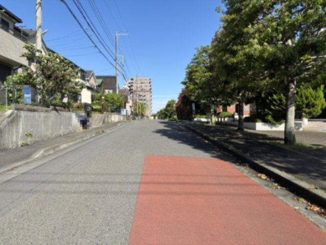 厚木市恩名5丁目戸建の前面道路含む現地写真