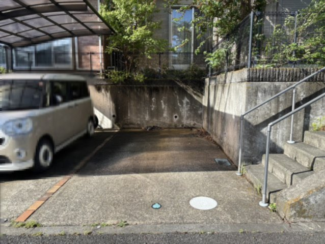 厚木市恩名5丁目戸建の駐車場