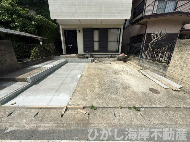平塚市四之宮2丁目　 中古戸建の駐車場|5月9日撮影　リフォーム工事中　駐車スペース