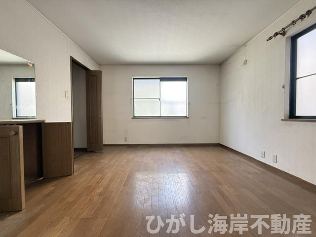 平塚市四之宮2丁目　 中古戸建の寝室|5月9日撮影　リフォーム工事中　10帖　洋室