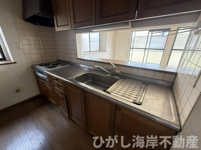 平塚市四之宮2丁目　 中古戸建のキッチン|5月9日撮影　リフォーム工事中　食洗器付きシステムキッチン