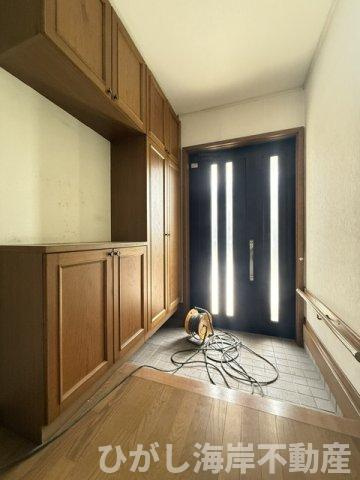 平塚市四之宮2丁目　 中古戸建の玄関|5月9日撮影　リフォーム工事中　玄関