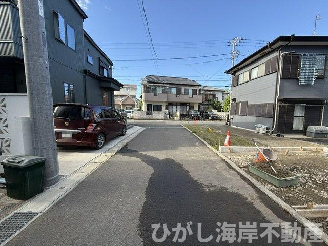 平塚市南原2丁目　新築戸建　の前面道路含む現地写真|10月1日撮影　建築中　現地外観