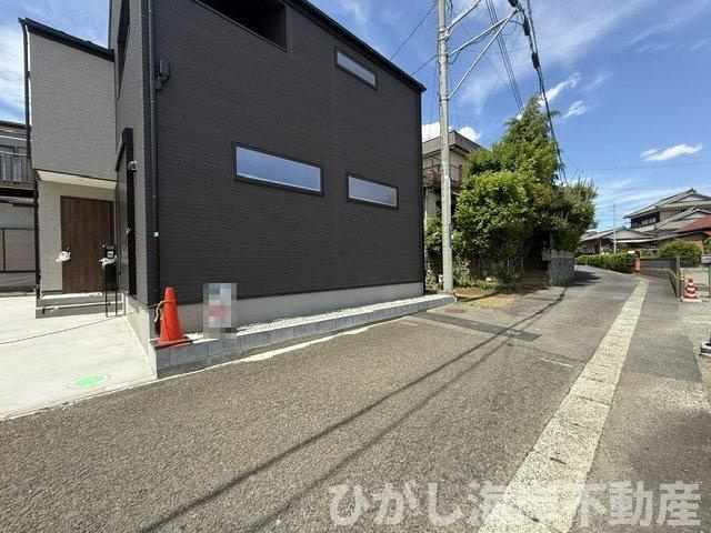 平塚市東真土3丁目　新築戸建の前面道路含む現地写真|現地外観