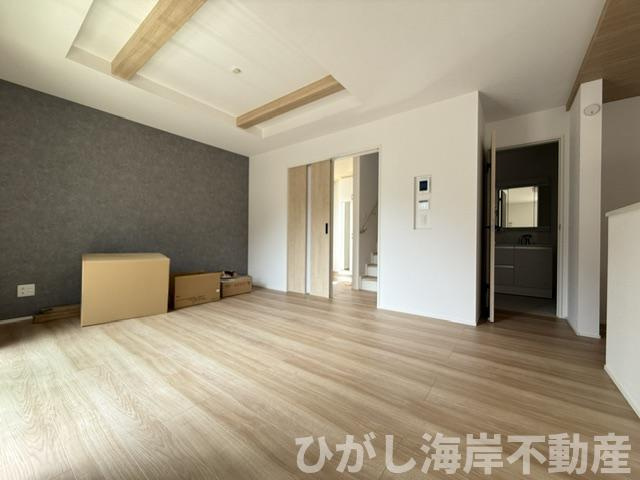 茅ヶ崎市室田３丁目　新築戸建　全２棟の居間・リビング|8月22日撮影　19帖　LDK