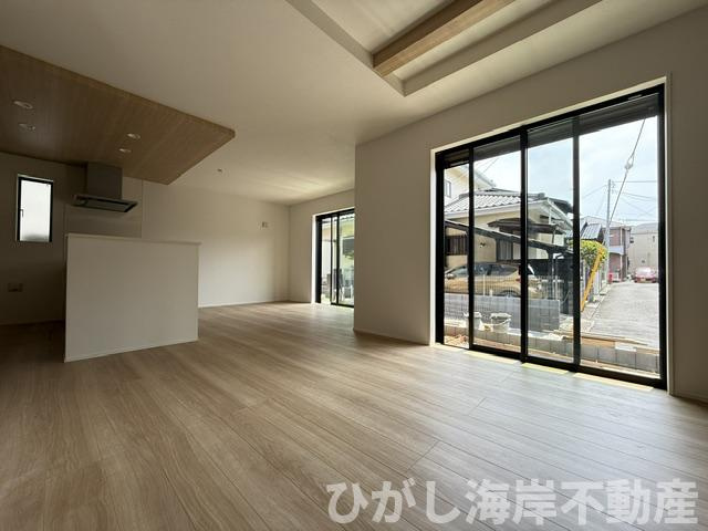 茅ヶ崎市室田３丁目　新築戸建　全２棟の居間・リビング|19帖　LDK