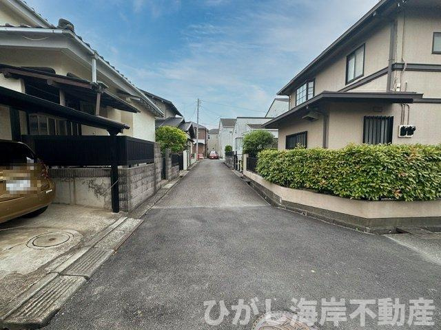 茅ヶ崎市室田３丁目　新築戸建　全２棟の前面道路含む現地写真|5月29日撮影　建築中　現地外観