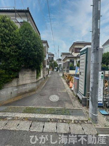 茅ヶ崎市室田３丁目　新築戸建　全２棟の前面道路含む現地写真|5月29日撮影　建築中　現地外観