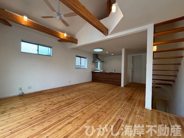 茅ヶ崎市松が丘2丁目　中古戸建のダイニング|新規リフォーム完了！　19帖　LDK