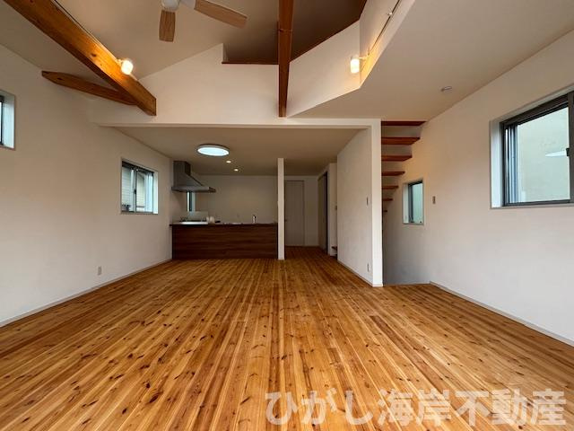 茅ヶ崎市松が丘2丁目　中古戸建のダイニング|新規リフォーム完了！　19帖　LDK
