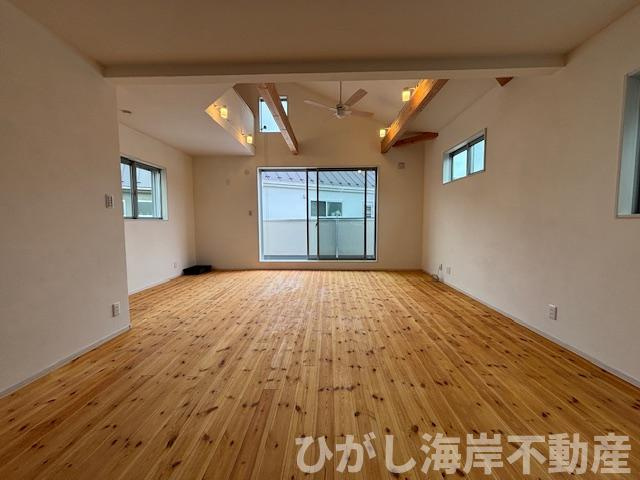 茅ヶ崎市松が丘2丁目　中古戸建の居間・リビング|新規リフォーム完了！　19帖　LDK