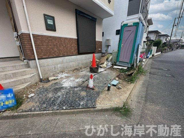 茅ヶ崎市萩園　新築戸建　全2棟の駐車場|7月17日撮影　工事中　駐車スペース