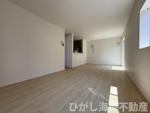 茅ヶ崎市中島　新築戸建　全２棟の居間・リビング|18.6帖　LDK