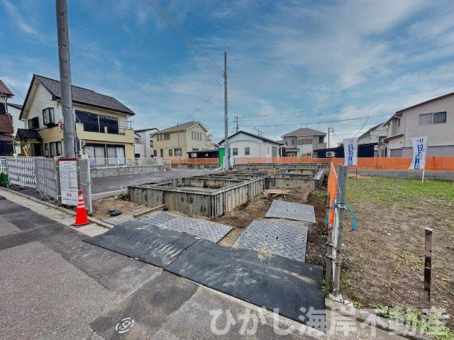 茅ヶ崎市松浪１丁目 　新築戸建　全４棟 の前面道路含む現地写真|4月27日撮影　建築中　現地外観