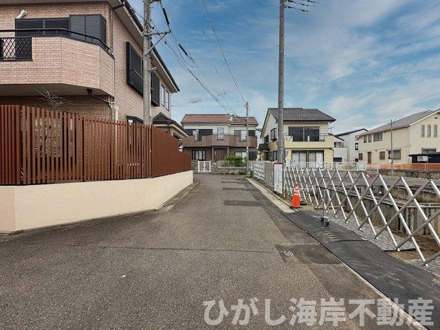 茅ヶ崎市松浪１丁目 　新築戸建　全４棟 の前面道路含む現地写真|4月27日撮影　建築中　現地外観
