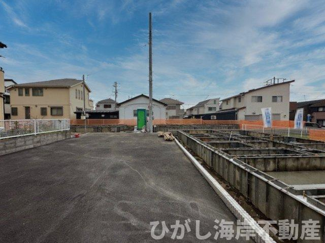 茅ヶ崎市松浪１丁目 　新築戸建　全４棟 の前面道路含む現地写真|4月27日撮影　建築中　現地外観