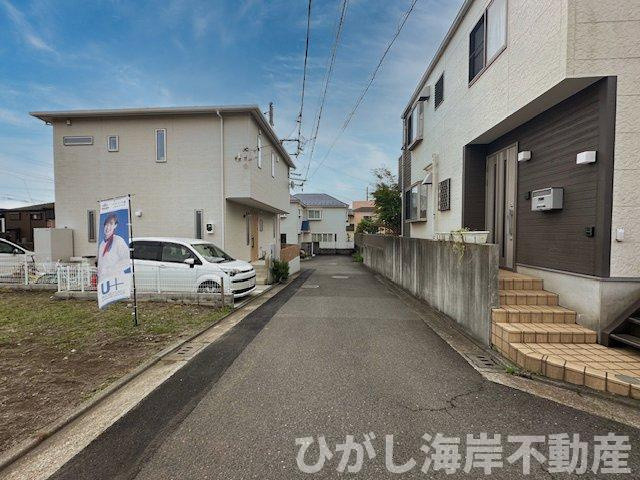 茅ヶ崎市松浪１丁目 　新築戸建　全４棟 の前面道路含む現地写真|4月27日撮影　建築中　現地外観