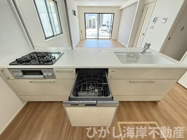 茅ヶ崎市中島　新築戸建　全４棟の前面道路含む現地写真|4月26日撮影　建築中　現地外観