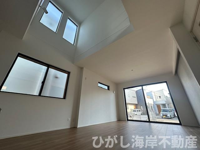 茅ヶ崎市中島　新築戸建　全４棟の居間・リビング|18.2帖　吹抜付LDK