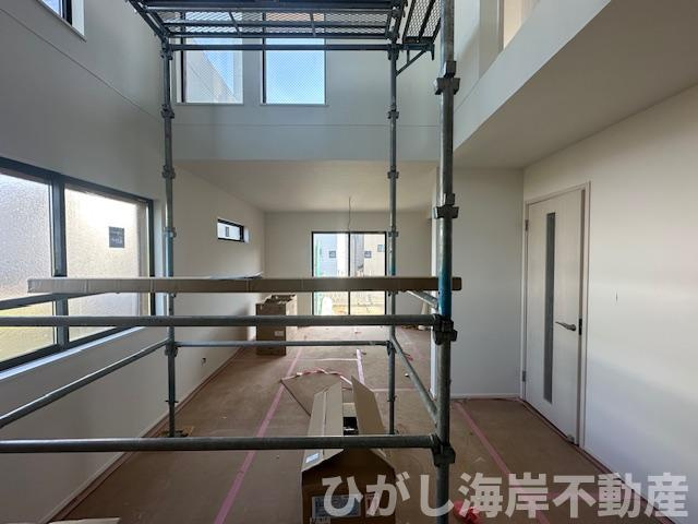 茅ヶ崎市中島　新築戸建　全４棟の居間・リビング|4月26日撮影　建築中　17.7帖　LDK