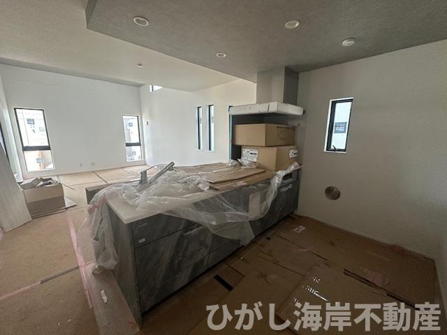 茅ヶ崎市中島　新築戸建　全４棟のキッチン|4月26日撮影　建築中　食洗機付きシステムキッチン
