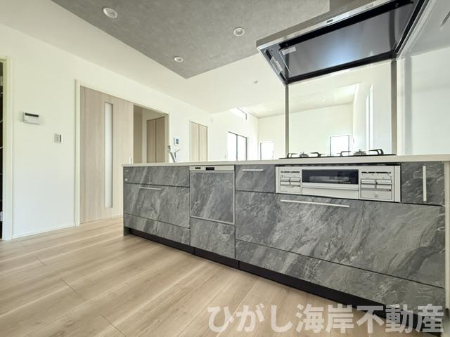 茅ヶ崎市中島　新築戸建　全４棟のキッチン|4月26日撮影　建築中　食洗機付きシステムキッチン