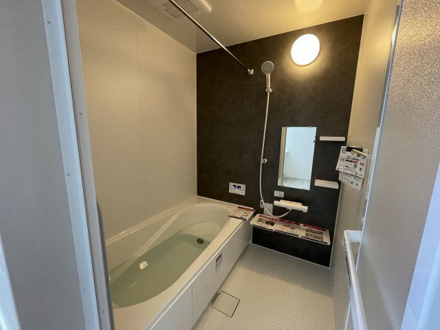 【浴室】 | 【新築分譲住宅　～ LIGARE　リガーレ～　】 山形市大野目1丁目1期　全2棟 | 一日の疲れを癒してくれるお風呂空間。使いやすさと上質な質感を両立して、単なる習慣から特別な時間に変わるはず。