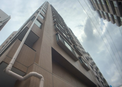 【庭】 | ライオンズマンション八王子第７ | 物件によっては、入居者が個人的に使用できる専用庭がついているものもあります。また、住宅の中にある土間の部分を庭と呼ぶこともあります。庭の用途は住む人によって変わり、それによってデザインもさまざまです。