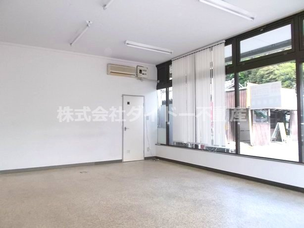 飯塚市天道の店舗事務所の内装