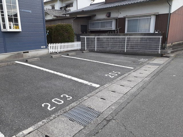 アメニティ浅見の駐車場