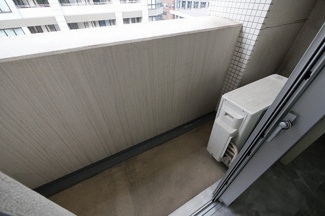 【バルコニー】 | アーバンフラッツ瓦町 | 落ち着いた時間を過ごせるバルコニーです