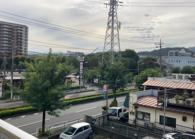 【展望】 | メゾン・ド・ノア狭間 | 景色重視でお家選ぶをするとスーパーが遠い！学校が遠い！など生活をするうえで利便性で困ることもあります。まず一度現地を見学する際に、周辺の施設などがあるかを確認し、暮らし始めた後のことを想像しましょう。
