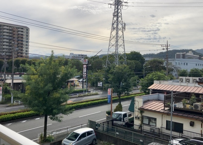 【展望】 | メゾン・ド・ノア狭間 | 景色重視でお家選ぶをするとスーパーが遠い！学校が遠い！など生活をするうえで利便性で困ることもあります。まず一度現地を見学する際に、周辺の施設などがあるかを確認し、暮らし始めた後のことを想像しましょう。
