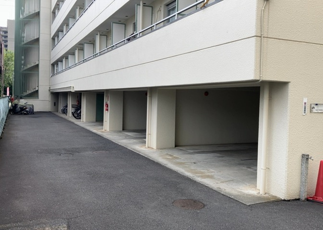 【駐輪場】 | メゾン・ド・ノア狭間 | マンションの駐輪場は、事前に空きがあるか確認を取ると安心です。せっかく入居したのに駐輪スペースがない！なんてことになったら大変ですよね。そこで、内見時や購入前にはまず事前に確認しておくと良いでしょう。