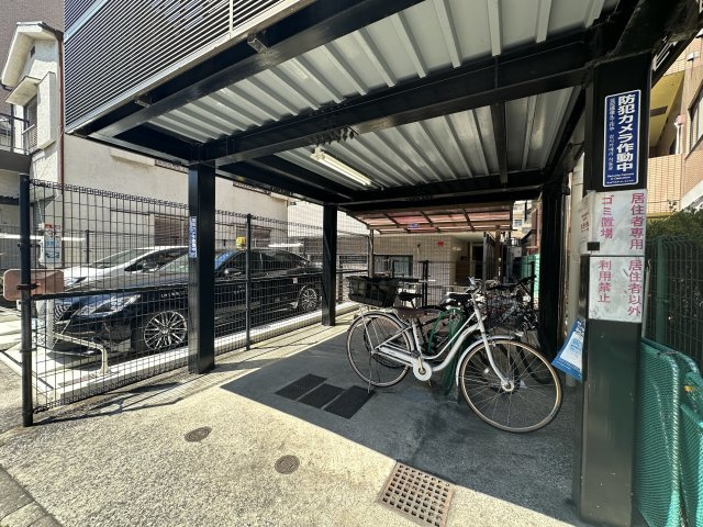 サンクレイン本牧の駐輪場|屋根付駐輪場です。
