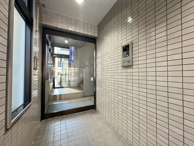サンクレイン本牧のエントランス|エントランス入口付近の写真です。