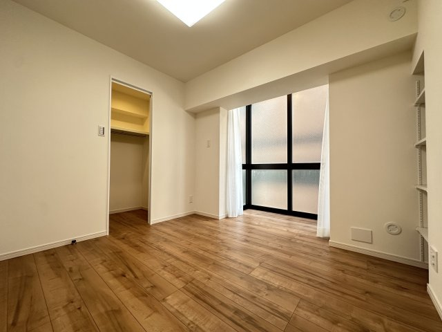 サンクレイン本牧の洋室|全居室に便利な収納付きです。居住空間は広々使えそうです。