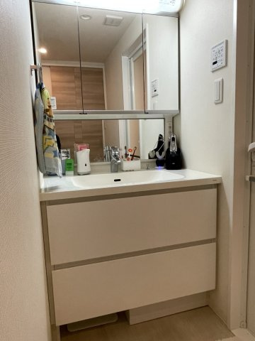 アルファスマート星越の洗面所|明るい洗面台です