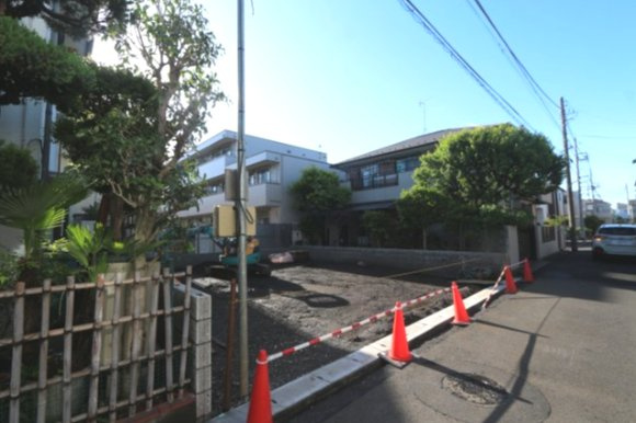 【Blooming Garden】小平市学園東町の外観|リビングイン階段と対面式キッチン。家族の自然なふれあいを重視した間取り♪